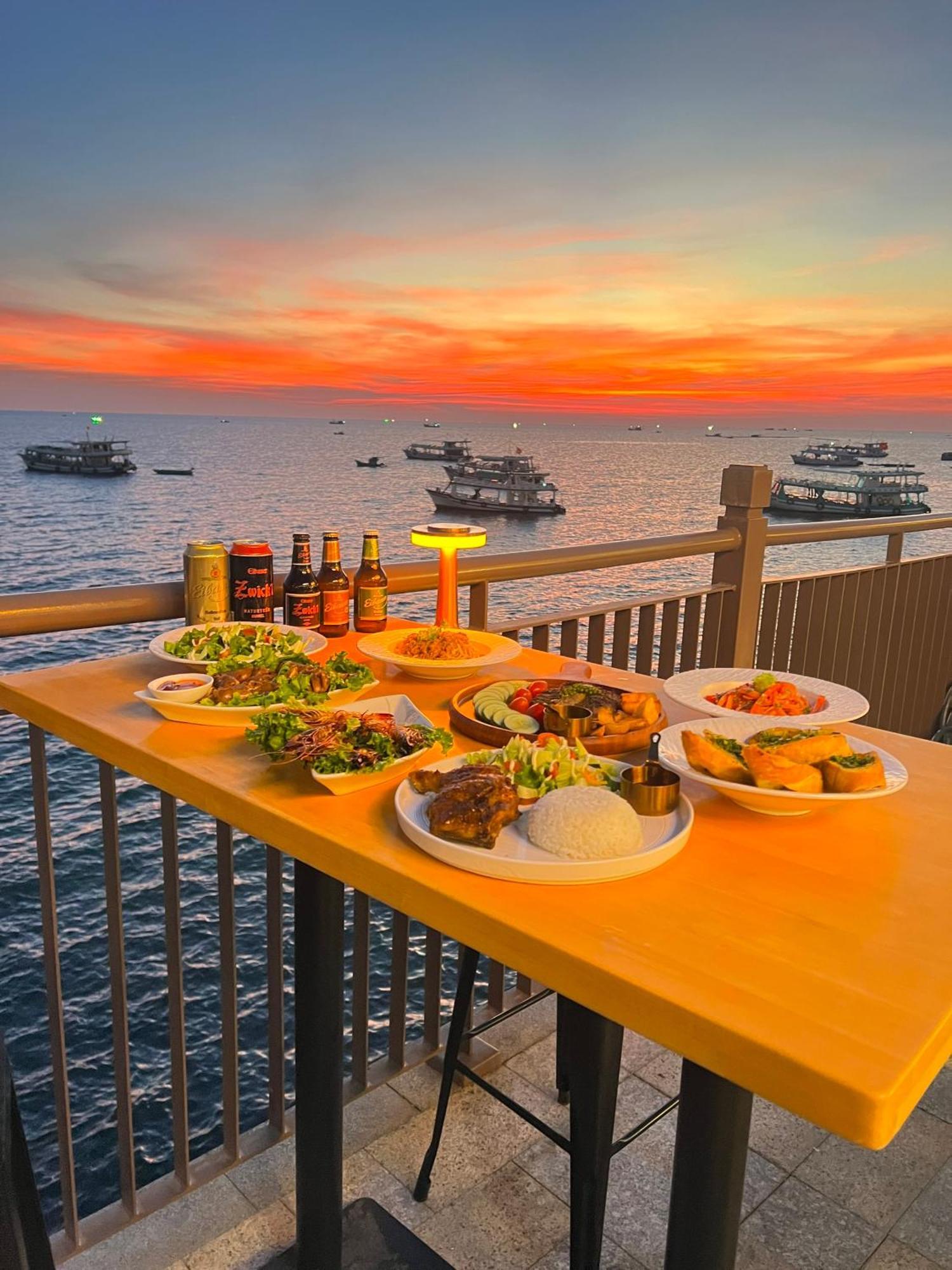 Aparthotel Sunset Sorrento Phú Quý Zewnętrze zdjęcie
